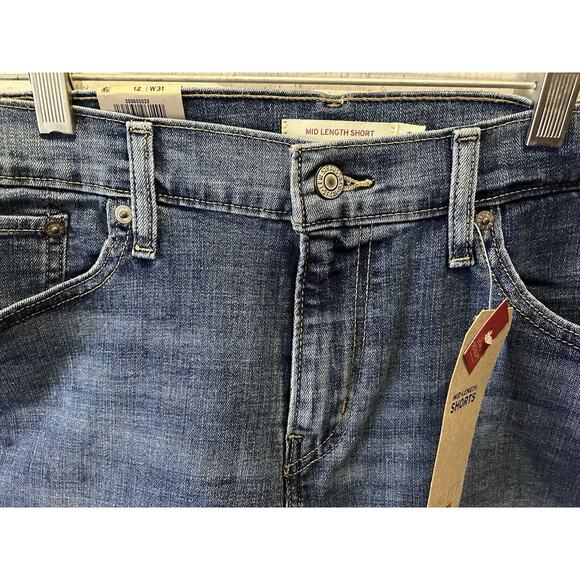 NWT Women’s Levi’s Medium Blue Denim Jeans Cuffed Cotton Shorts in Size 12 Large - Picture 4 of 9
